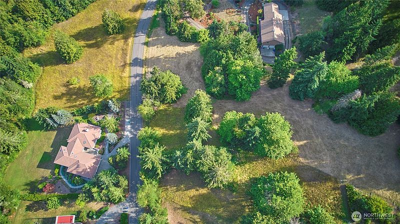 2nd image of 913 Fox Hollow Drive