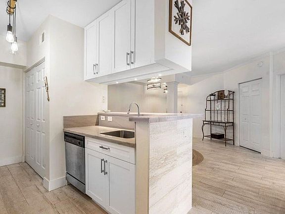 4th image of 1302 Tuscany Way