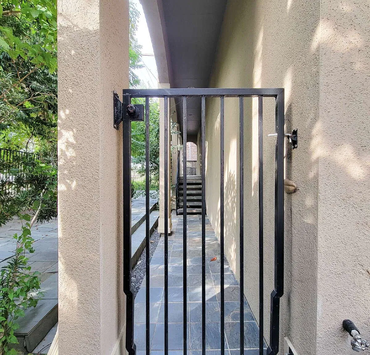 3 bed, 3.5 bath, 2509 sqft, $3,200 — Photo 3