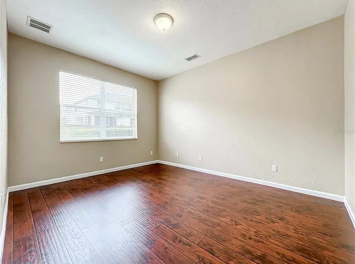 3 bed, 1824 sqft, $2,400 — Photo 3