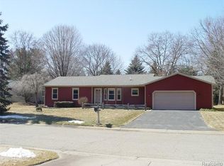 3193 Green Oak Dr, Commerce Township, MI
