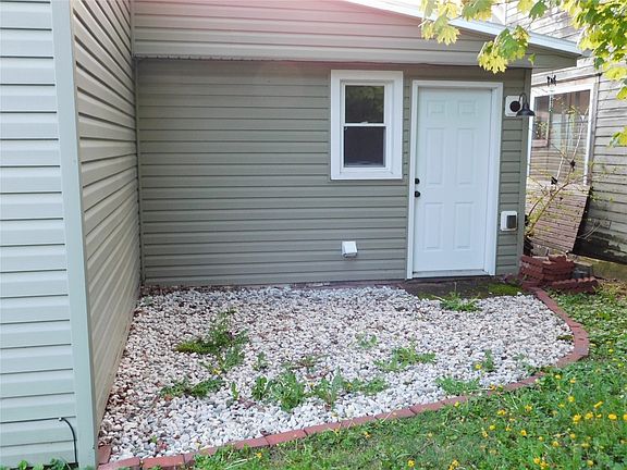 4th image of 10082 Sampson Ave