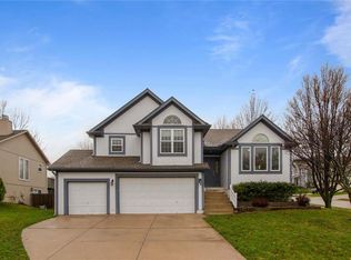 14616 Derryhale Way, Smithville, MO 64089
