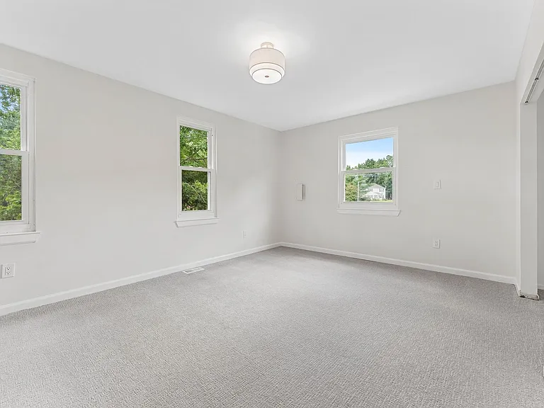 7 Andrea Dr — Photo 23