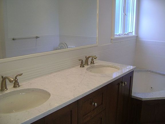 Mstr Bath jacuzzi & Shower