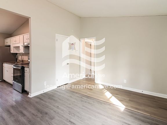 1285710_004_living_room_4.jpg