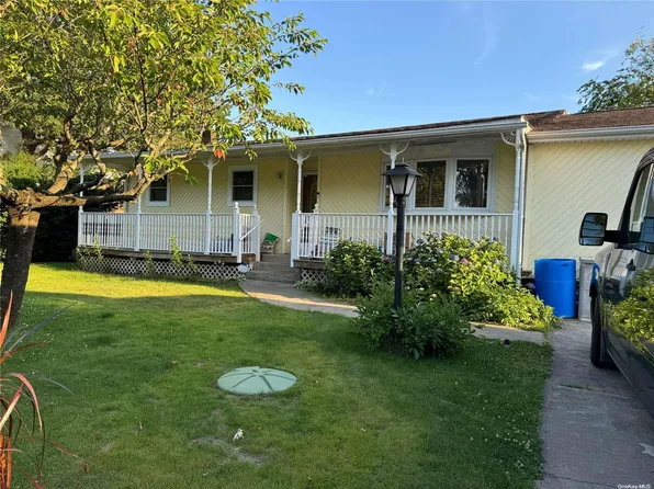 62 Centerwood Street, West Babylon, NY 11704