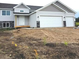 960 Lakewood Trl, Nya, MN 55397