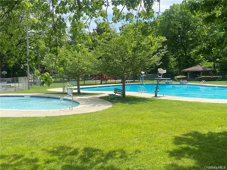 17 Harriman Ave #B — Photo 25