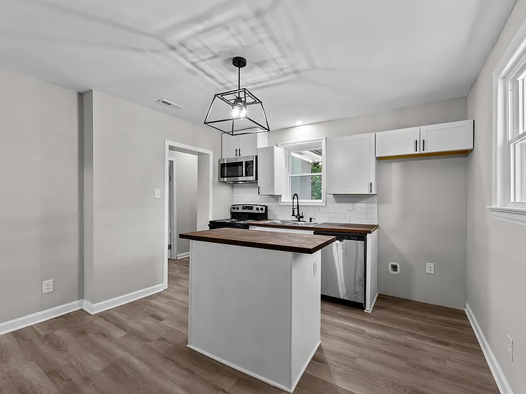 1424 Springbrook Dr — Photo 5