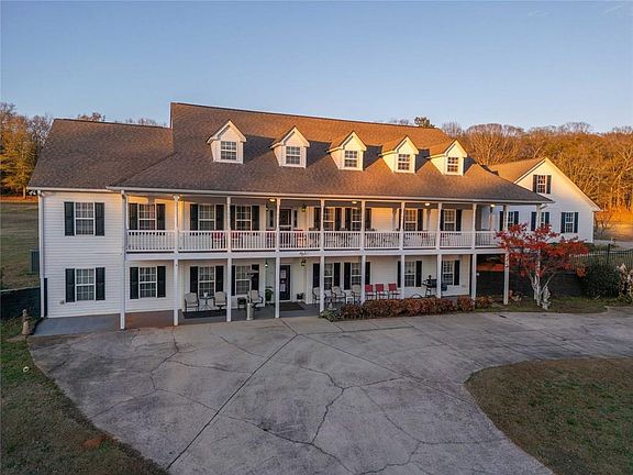 3rd image of 2440 Deadwyler Rd