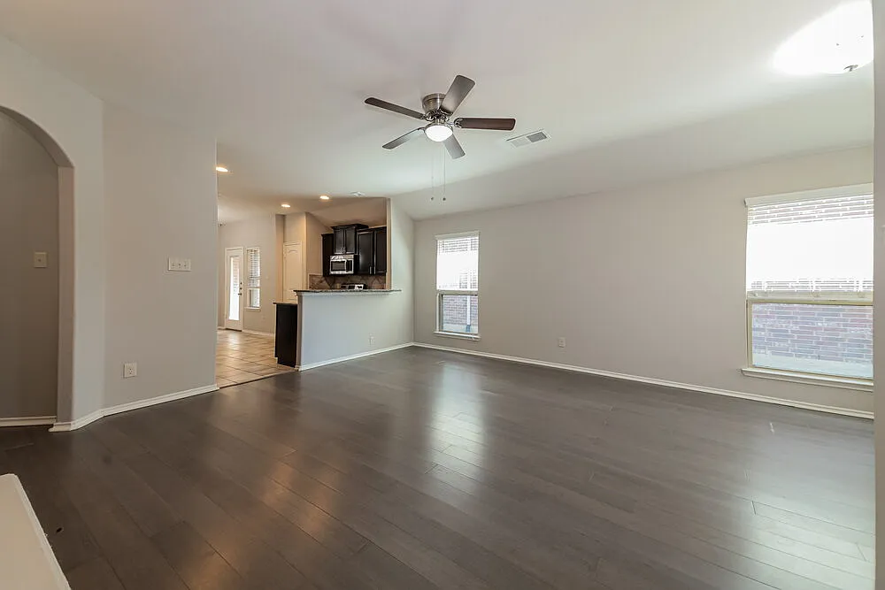 3 bed, 2.0 bath, 1403 sqft, $1,850 — Photo 4