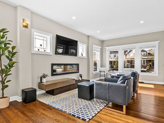 3rd image of 1174 Clarence Ave