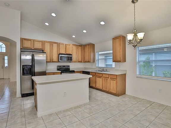 3rd image of 1006 Barclay Wood Dr