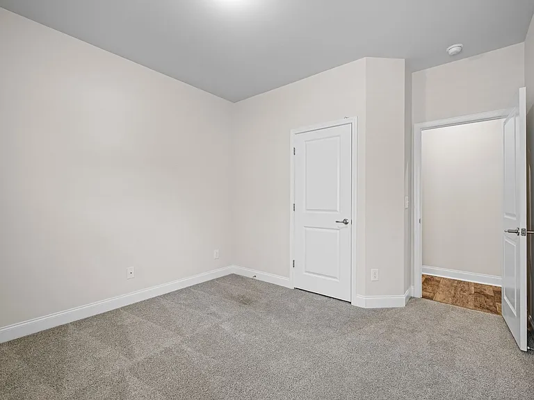 713 Greenwich Pl — Photo 36