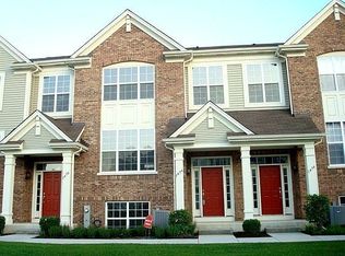 1476 Deer Pointe Dr, South Elgin, IL 60177