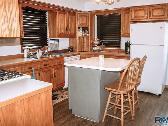 3rd image of 207 E Bishop St