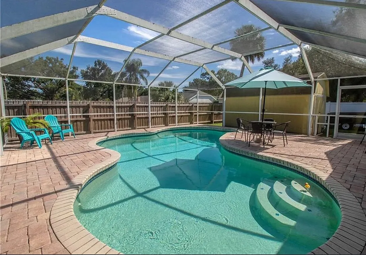 3 bed, 2098 sqft, $2,550 — Photo 2