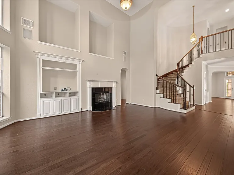 8110 Clearwater Xing — Photo 11