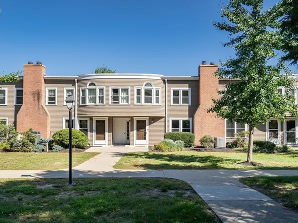 75 Page Rd Unit 19, Bedford, MA 01730
