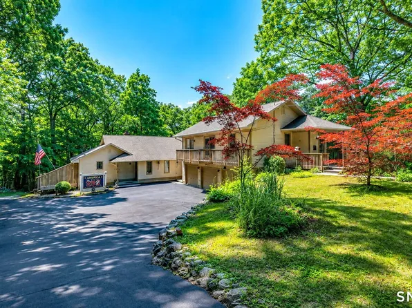 42 Cedar Lane, Oxford, CT 06478