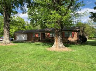 4206 Pineneedle Dr, Greensboro, NC 27405