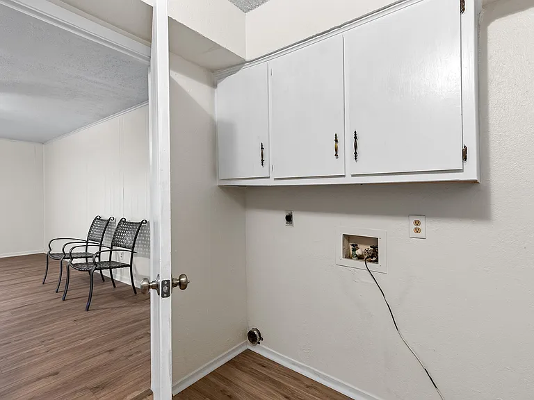 1208 Clark St — Photo 7