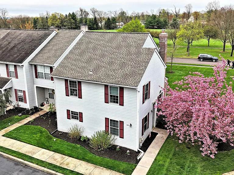 800 Beacon Ct — Photo 58