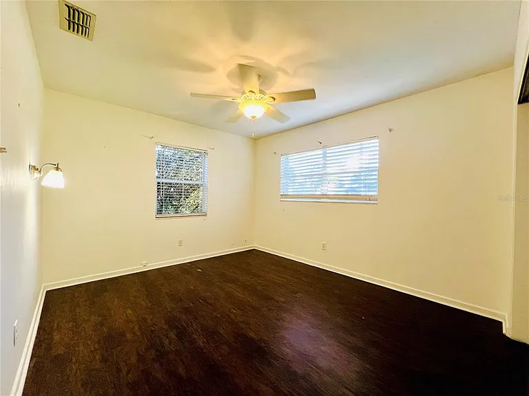 501 Avenue G SE #A — Photo 9