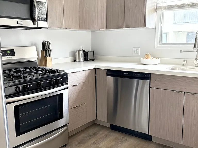 2727 Abbot Kinney Apartments, Venice CA — Photo 11