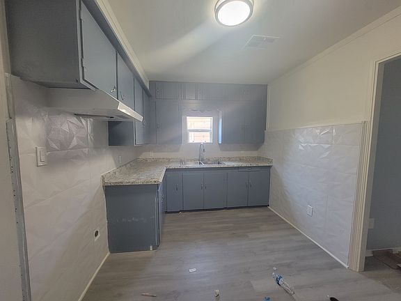 2nd image of 2809 SE 56th St #1