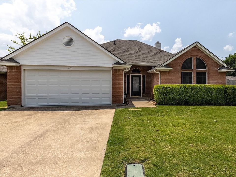 1st image of 944 Meadow Cir N