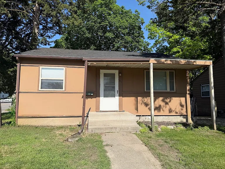 102 S Maple Ave — Photo 1