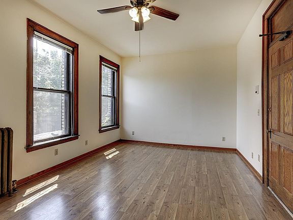 3rd image of 627 E Franklin Ave #302