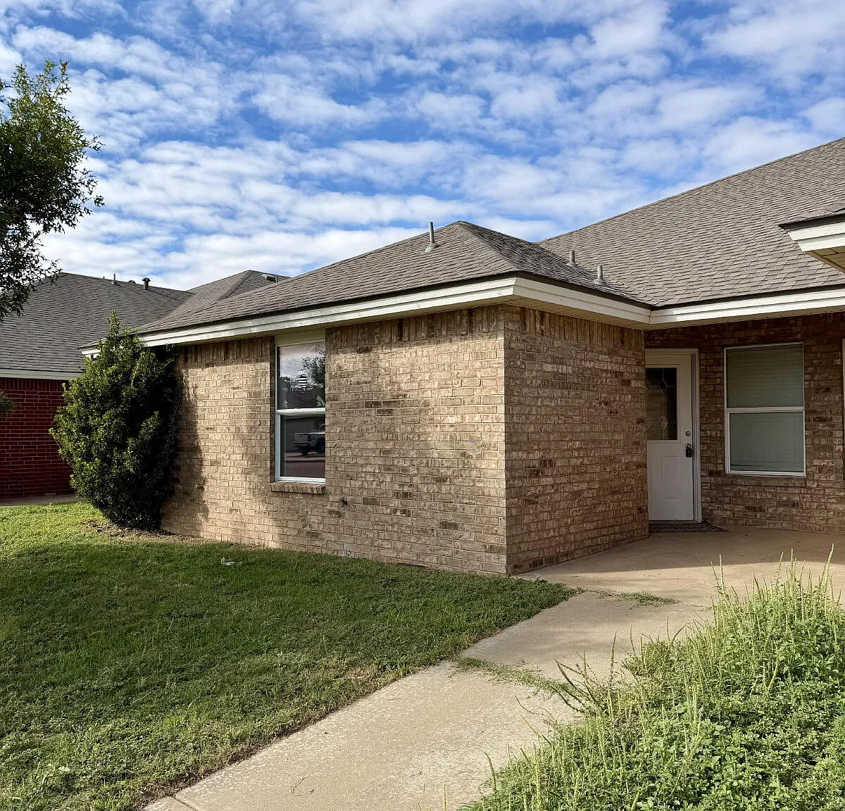 3 bed, 3.0 bath, 1370 sqft, $1,250 — Photo 2