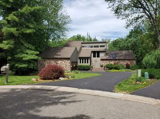 4522 Rolling Pine Ct, West Bloomfield, MI
