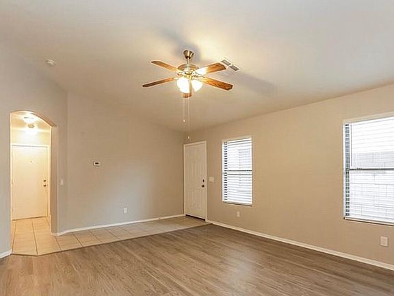5th image of 111 S Parkwood Cir #1
