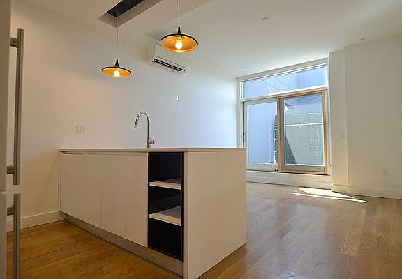 3rd image of 530 Midwood St APT 6F