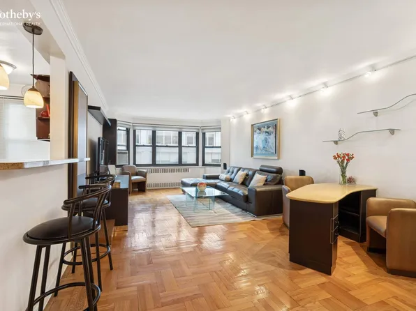 135 East 54th Street image 4 of 10