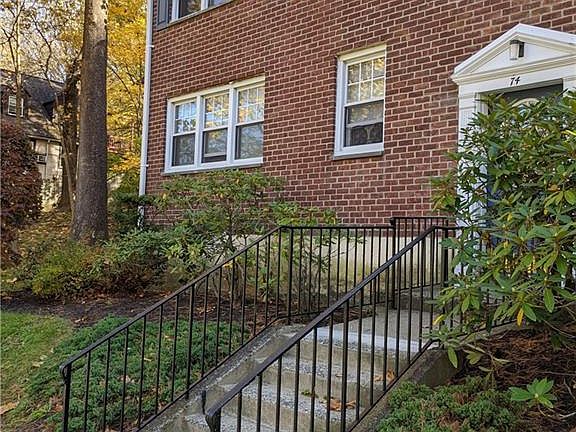 3rd image of 74 Underhill Ave APT 2B