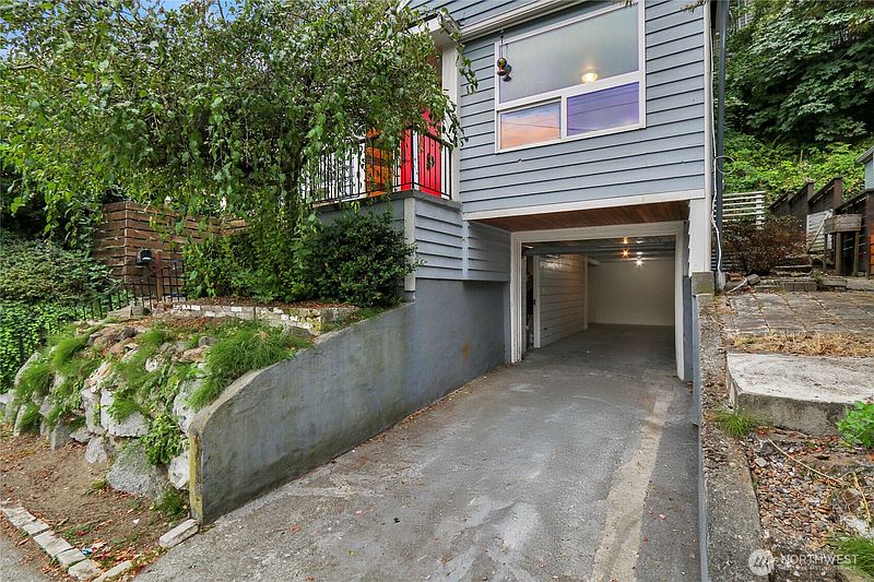 2nd image of 2157 Dexter Avenue N