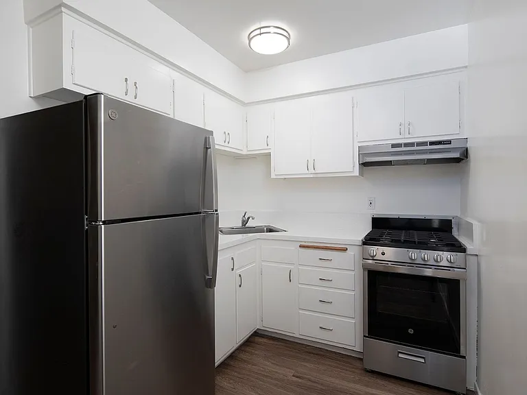 Monica Arms Apartments — Photo 6