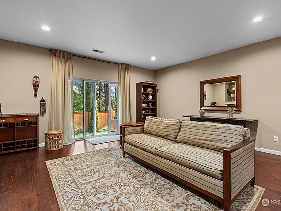 3rd image of 14125 Parkview Drive E
