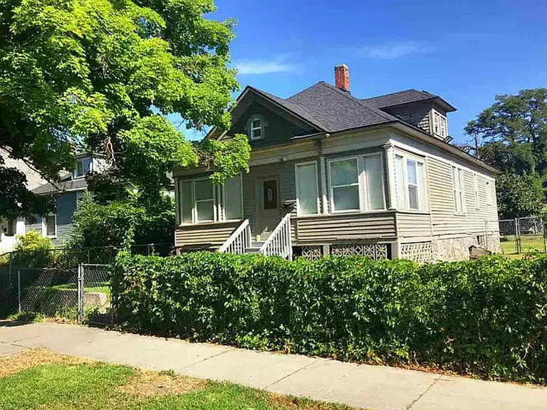 1011 E Augusta Ave — Photo 1