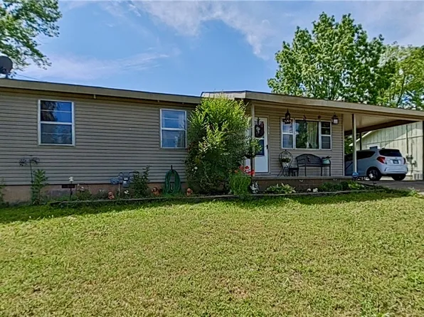 501 Missouri Pl, Huntsville, AR 72740