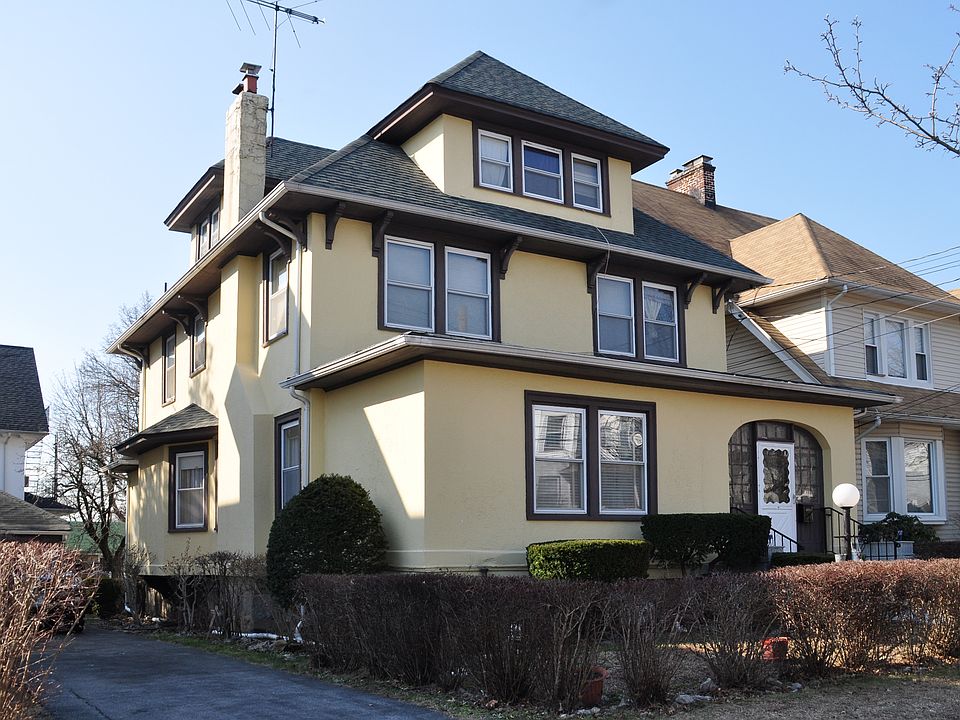 1st image of 438 E 4th St