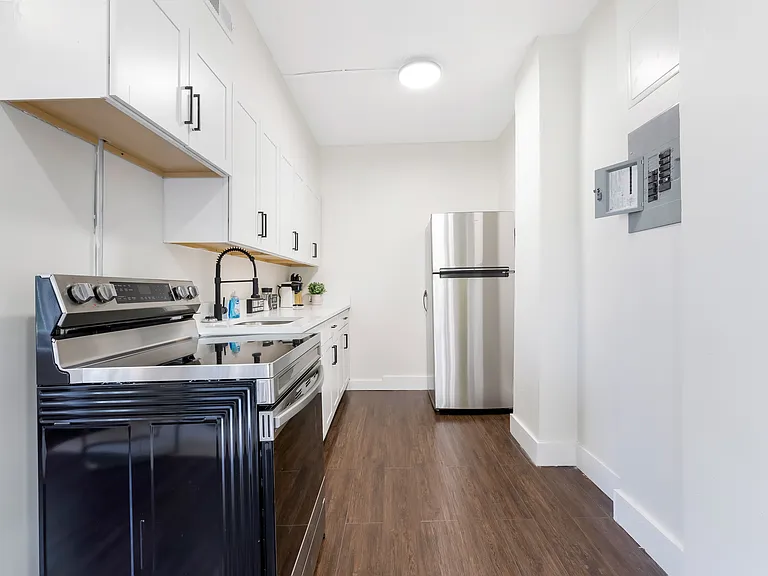 13476 Clifton Blvd #201 — Photo 10