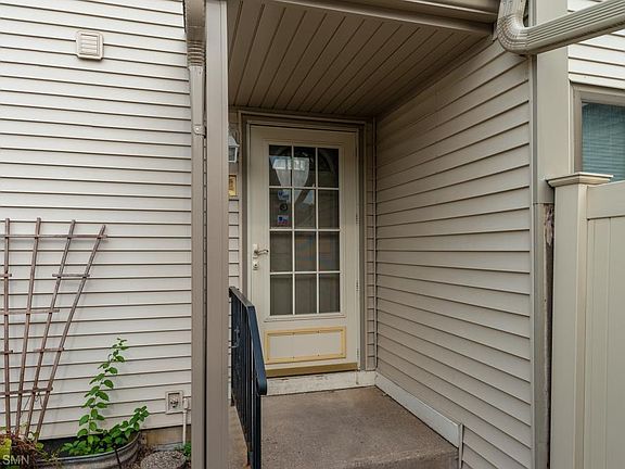 3rd image of 5519 E Oberlin Cir NE