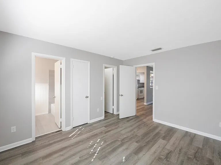 801 60th St N #105 — Photo 8