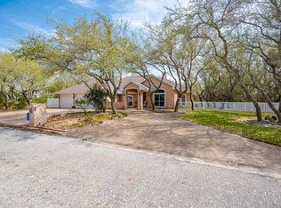 204 Olympic Dr, Rockport, TX 78382
